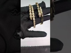 Серпенти Вэйпер однокольцовый браслет из желтого золота 18 кт с бриллиантами на голове и хвосте