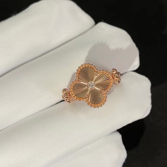 Luxury 18K Gold Ring Heavy VVS Clarity Vintage Four Leaf Clover Ring