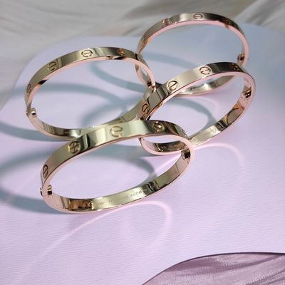 Классический браслет LOVE из золота 18 карат, средний размер, ширина 6,1 мм, оригинальная система застежки с двумя винтами и отверткой