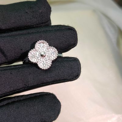 Изысканные роскошные ювелирные изделия с изящным стилем и искусством.